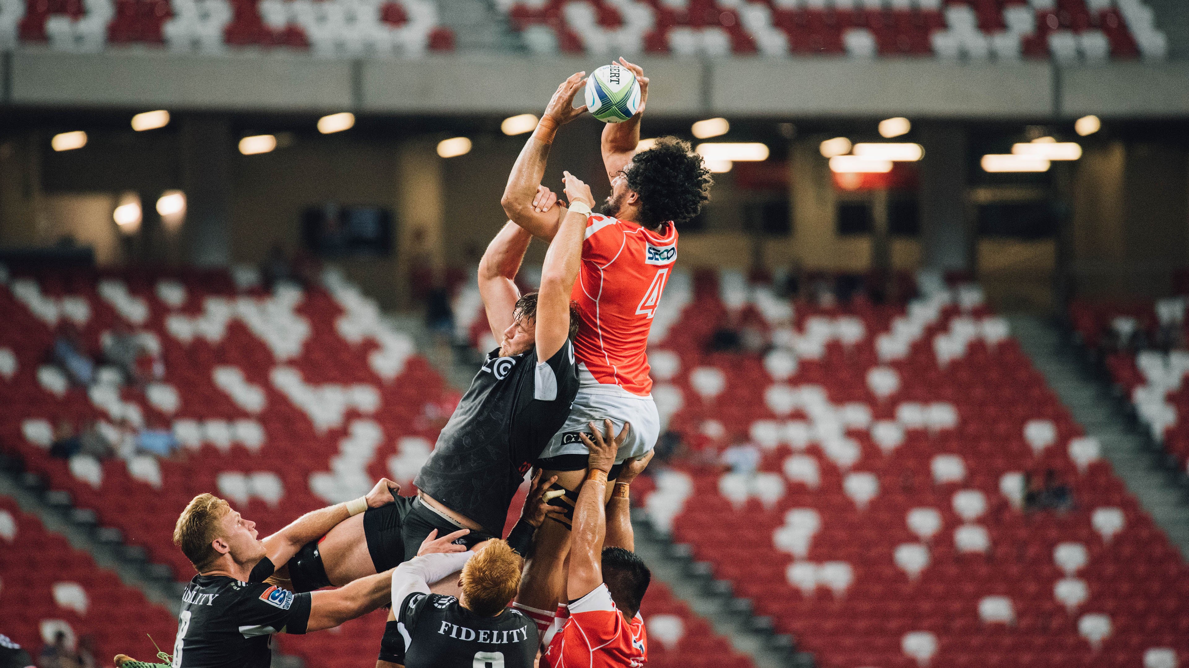 穆雷连续十二场比赛得分超过出色发挥，利物浦不断突破！观众掌声雷动