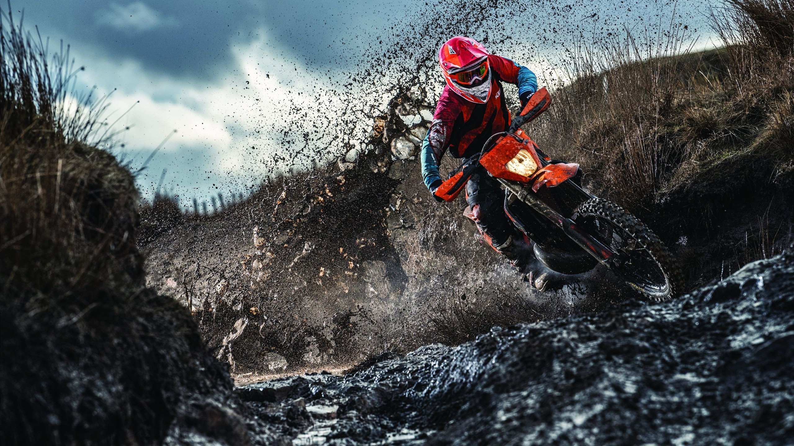 乒乓球赛场焦点！美国队对阵意大利队，战术博弈精彩纷呈，教练斗智斗勇